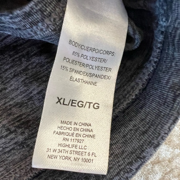 GAIAM YOGA BRA with strappy back. XL. - Picture 4 of 4